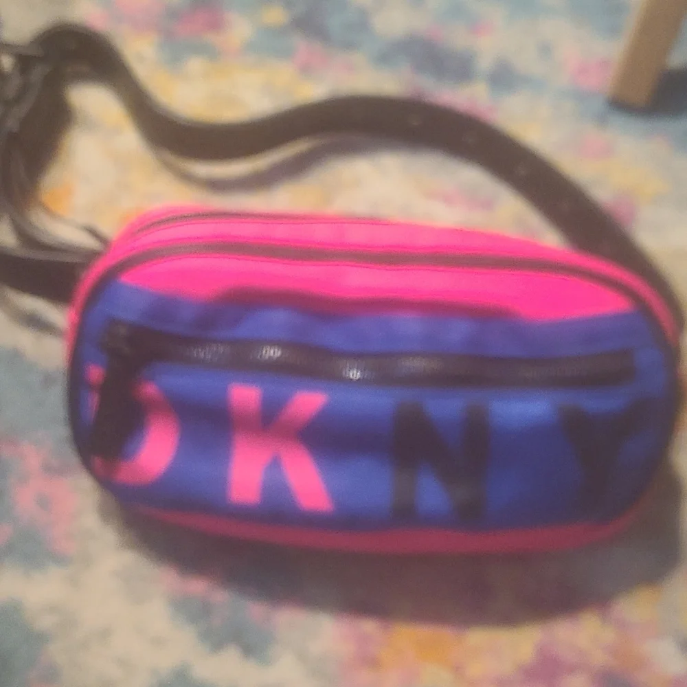 SALE DKNY fanny pack SALE - Picture 2 of 5
